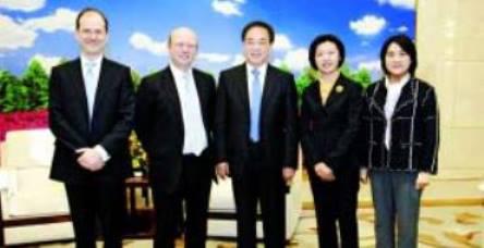 2011 2nd UK-China Young Leaders Roundtable: former Chief Secretary to HM Treasury Rt Hon Liam Byrne MP meets now Guangdong Party Secretary Hu Chunhua with Roundtable delegates in Beijing